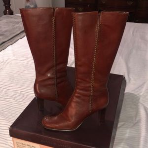 LIKE NEW! IN BOX!! Antonio Melani Boot